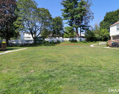 240 Sunnyridge Avenue - Photo Thumbnail 19