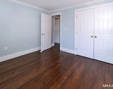 240 Sunnyridge Avenue - Photo Thumbnail 14