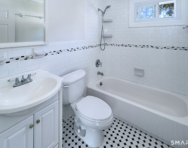 240 Sunnyridge Avenue - Photo Thumbnail 16