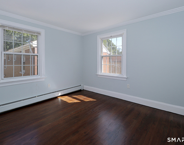 240 Sunnyridge Avenue - Photo Thumbnail 15