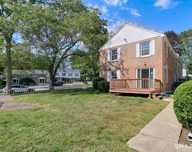 240 Sunnyridge Avenue - Photo Thumbnail 17