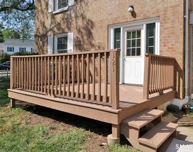 240 Sunnyridge Avenue - Photo Thumbnail 10