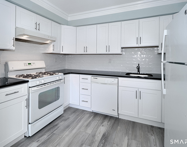 240 Sunnyridge Avenue - Photo Thumbnail 6
