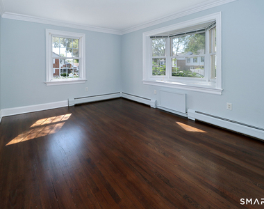 240 Sunnyridge Avenue - Photo Thumbnail 3