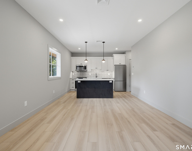 100 100 W Main Street - Photo Thumbnail 4