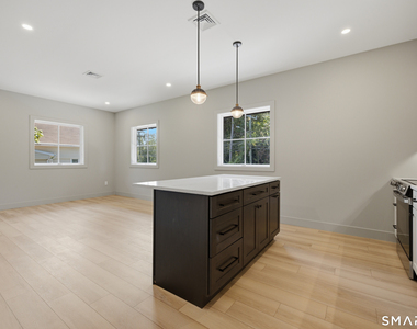 100 100 W Main Street - Photo Thumbnail 2