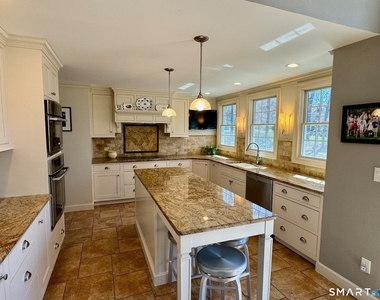 11 Van Campen Lane - Photo Thumbnail 17