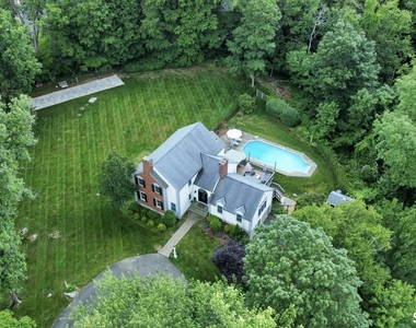11 Van Campen Lane - Photo Thumbnail 3