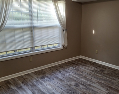 4 Manorwood Drive - Photo Thumbnail 12
