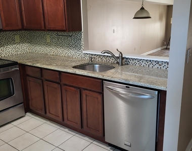 4 Manorwood Drive - Photo Thumbnail 3