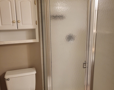 4 Manorwood Drive - Photo Thumbnail 8