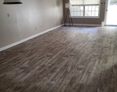 4 Manorwood Drive - Photo Thumbnail 4