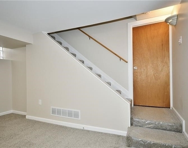 3743 Brownsville Rd - Photo Thumbnail 7