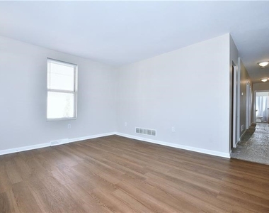 3743 Brownsville Rd - Photo Thumbnail 3
