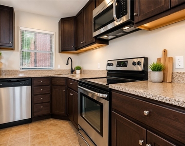 735 N Highland Ave - Photo Thumbnail 12