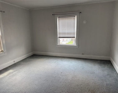 27 1/2 Euclid Avenue - Photo Thumbnail 9