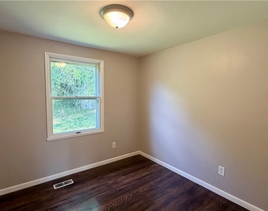 104 Finwood Drive - Photo Thumbnail 21