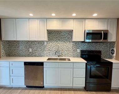 104 Finwood Drive - Photo Thumbnail 12
