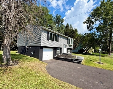 104 Finwood Drive - Photo Thumbnail 4