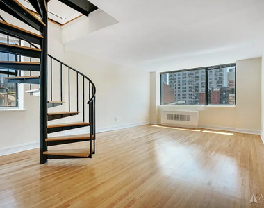 365 West 52nd Street and 9th Avenue - Photo Thumbnail 2