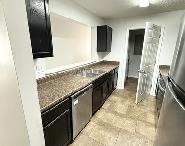 10201 Fairington Ridge Circle - Photo Thumbnail 4