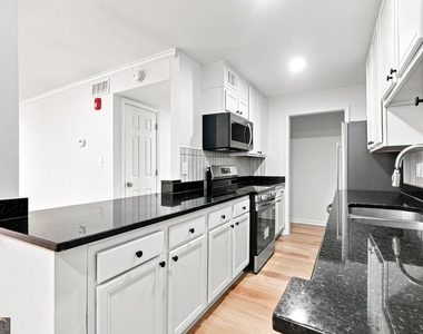5095 Roswell Road - Photo Thumbnail 13