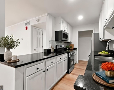 5095 Roswell Road - Photo Thumbnail 12