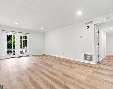 5095 Roswell Road - Photo Thumbnail 7