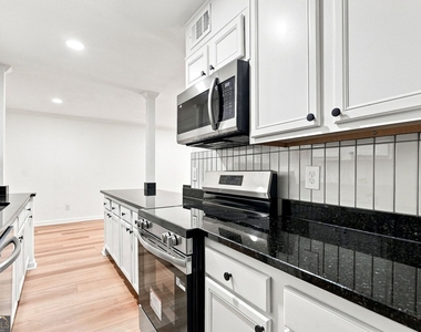5095 Roswell Road - Photo Thumbnail 3