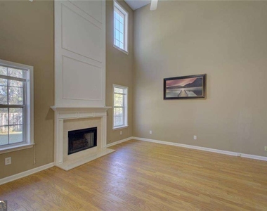 2820 Northcliff Drive - Photo Thumbnail 3
