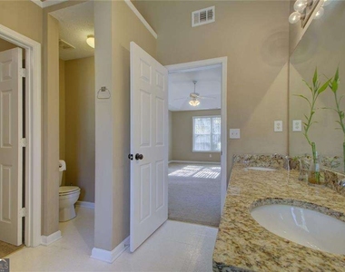 2820 Northcliff Drive - Photo Thumbnail 16