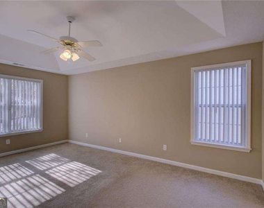 2820 Northcliff Drive - Photo Thumbnail 10