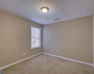 2820 Northcliff Drive - Photo Thumbnail 14
