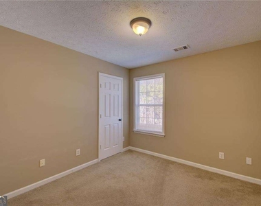 2820 Northcliff Drive - Photo Thumbnail 12