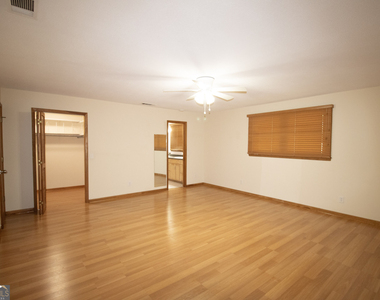 111 Ashley Lane - Photo Thumbnail 8
