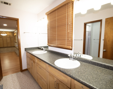111 Ashley Lane - Photo Thumbnail 10