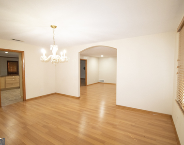 111 Ashley Lane - Photo Thumbnail 6