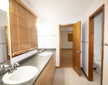 111 Ashley Lane - Photo Thumbnail 9