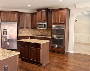 559 Madison Park Drive - Photo Thumbnail 2