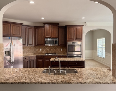 559 Madison Park Drive - Photo Thumbnail 4
