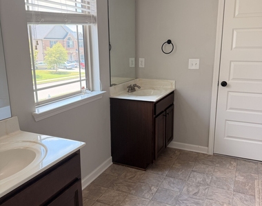 559 Madison Park Drive - Photo Thumbnail 21
