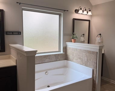 559 Madison Park Drive - Photo Thumbnail 6
