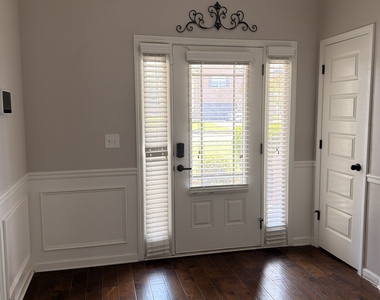 559 Madison Park Drive - Photo Thumbnail 1