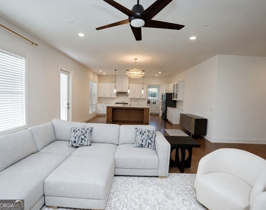 6725 Dahlgren Court - Photo Thumbnail 2