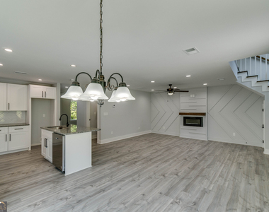 2389 A Highpoint Road - Photo Thumbnail 4
