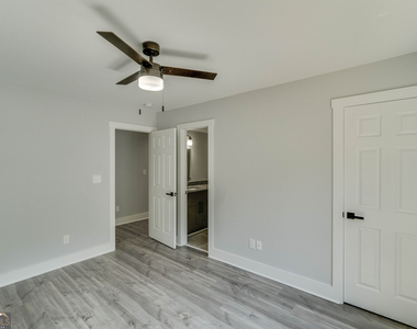 2389 A Highpoint Road - Photo Thumbnail 13