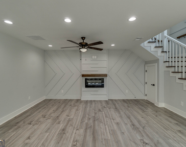 2389 A Highpoint Road - Photo Thumbnail 5