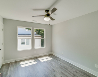 2389 A Highpoint Road - Photo Thumbnail 12