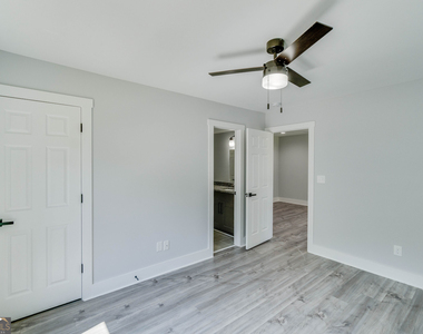 2389 A Highpoint Road - Photo Thumbnail 18