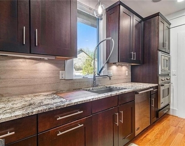 623 Ansley Street - Photo Thumbnail 10